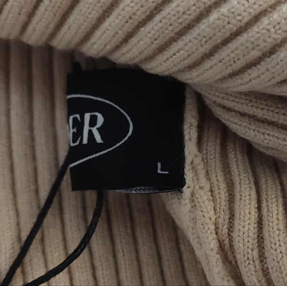 Cider NWT ribbed criss cross crop top - Picture 5 of 9